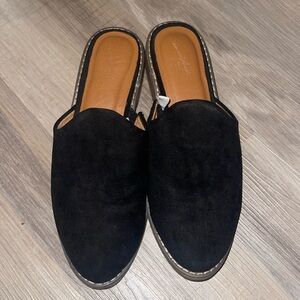 Black suede universal thread mules